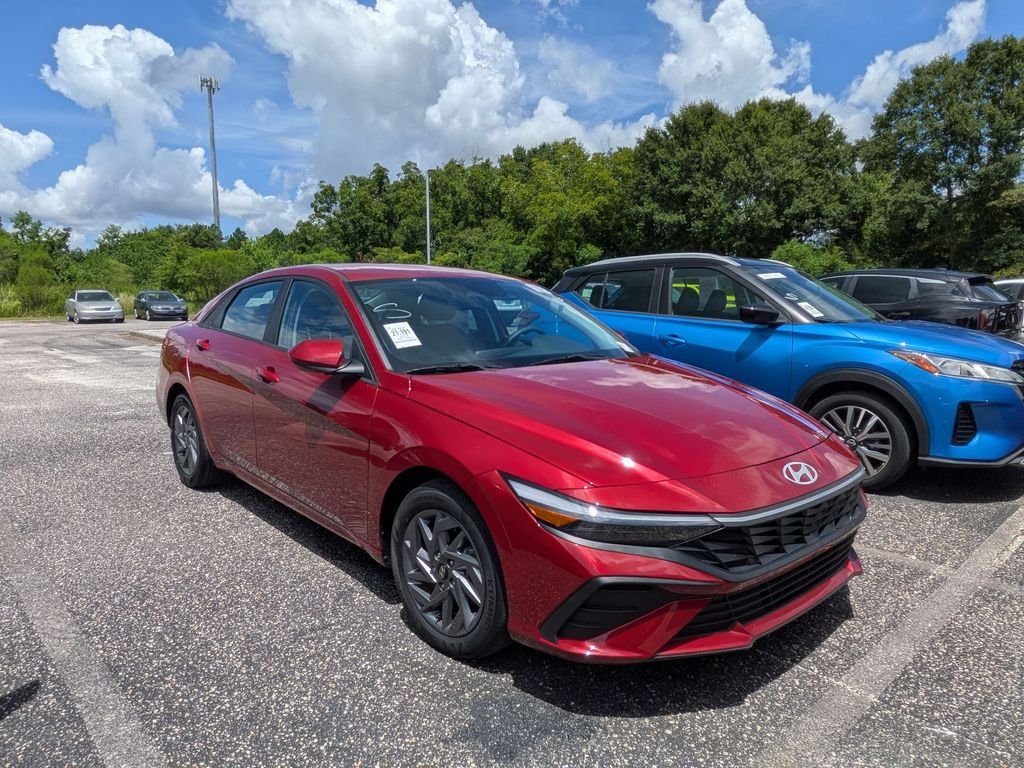 Used 2024 Red Hyundai SEL image 4