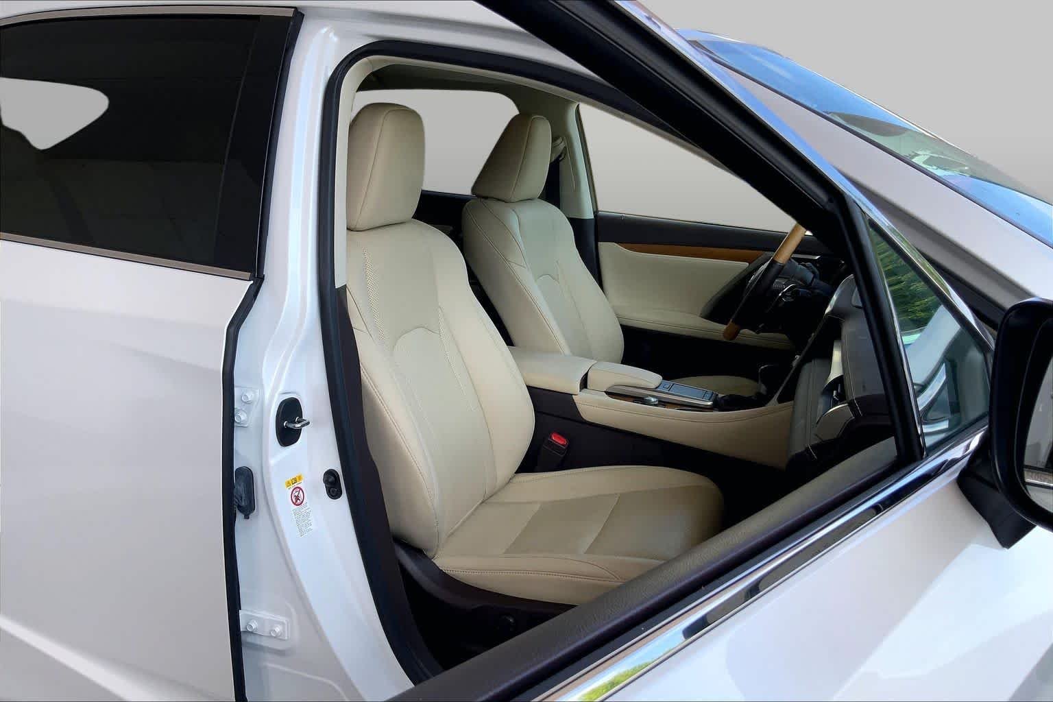 Used 2020 Eminent White Pearl Lexus  image 9
