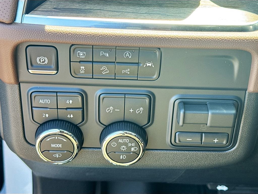 2026 Chevrolet Suburban High Country - Photo 10