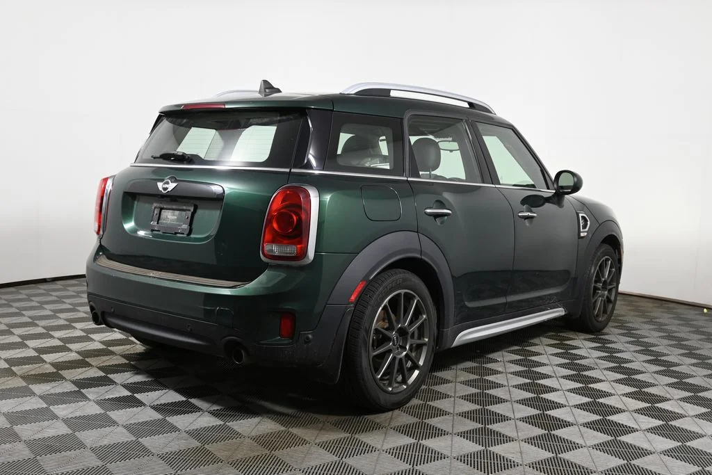 Used 2018 Green MINI Base image 10