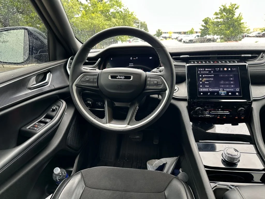 Used 2023 White Jeep Altitude image 28