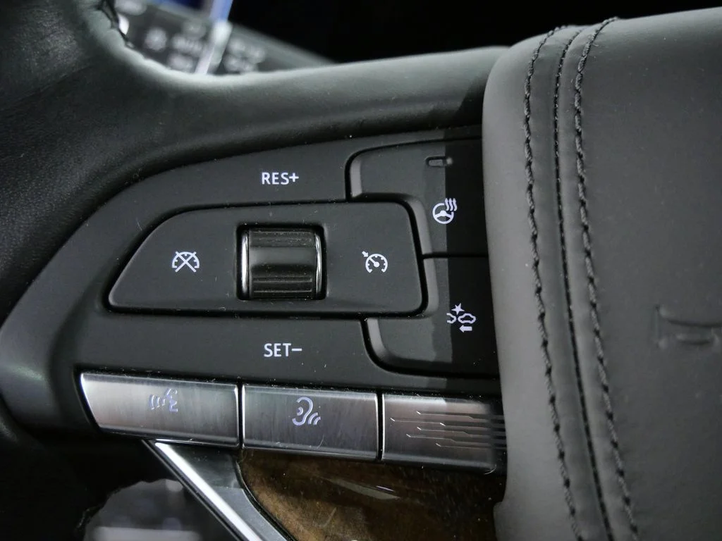 Used 2021 Red Cadillac Sport Platinum image 25