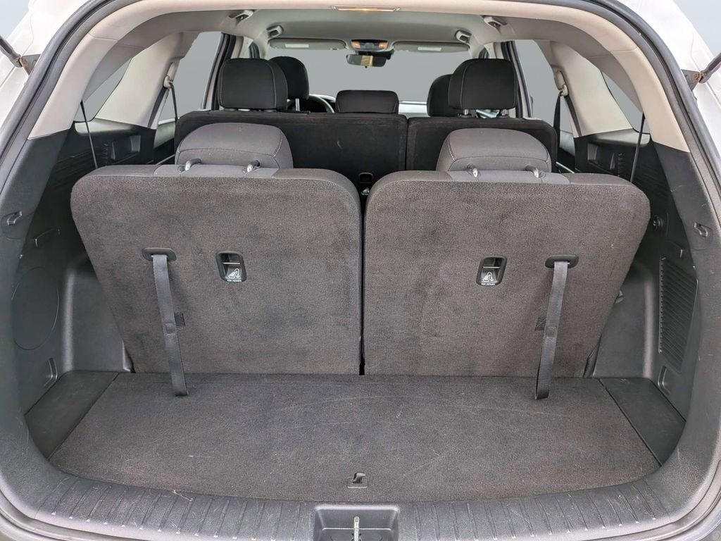 Used 2023 White Kia LX image 19