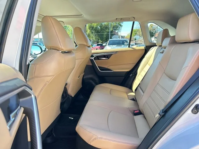 Used 2022 White Toyota XLE Premium image 18