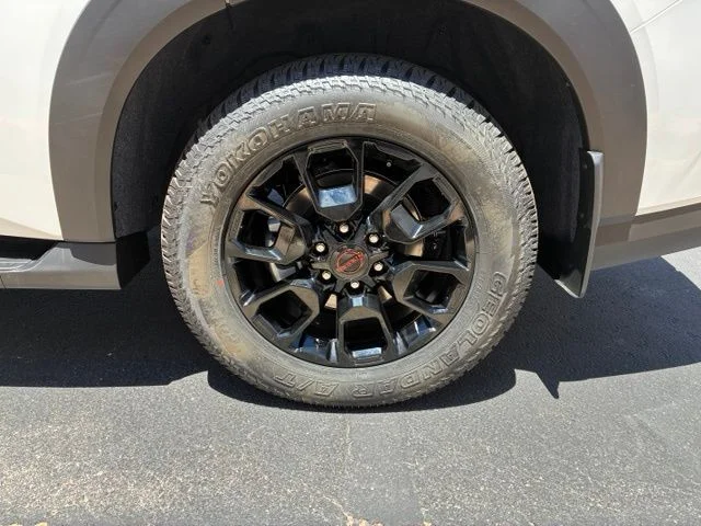 New 2026 Aspen White/Super Black Nissan PRO-4X® image 18