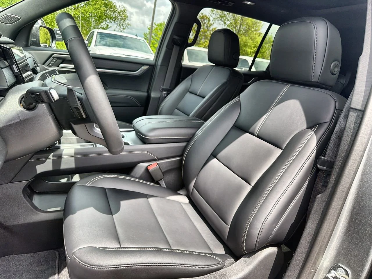 New 2026 Sterling Metallic GMC Elevation image 16