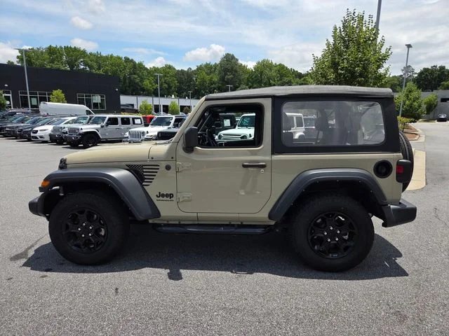 Used 2022  Jeep Sport image 4