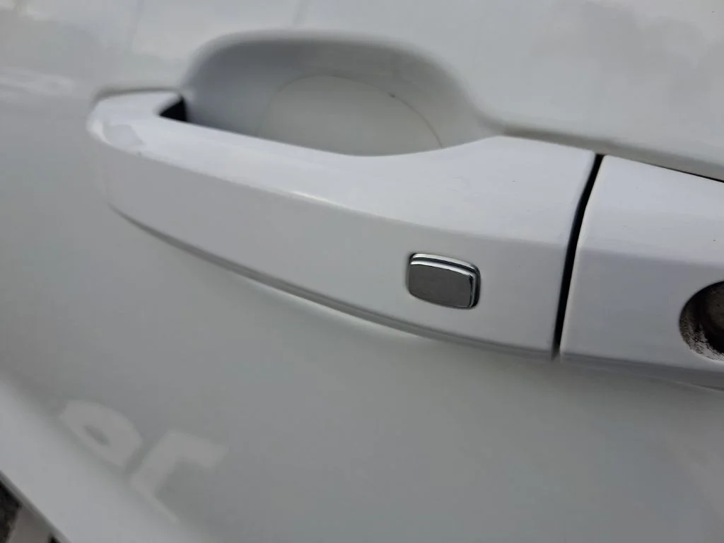 Used 2023 White Chevrolet Z71 image 16