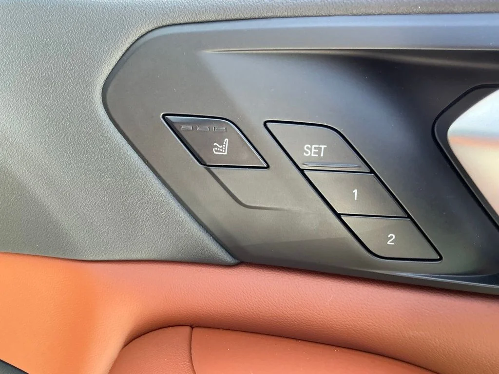 Used 2023 White BMW M60i image 20