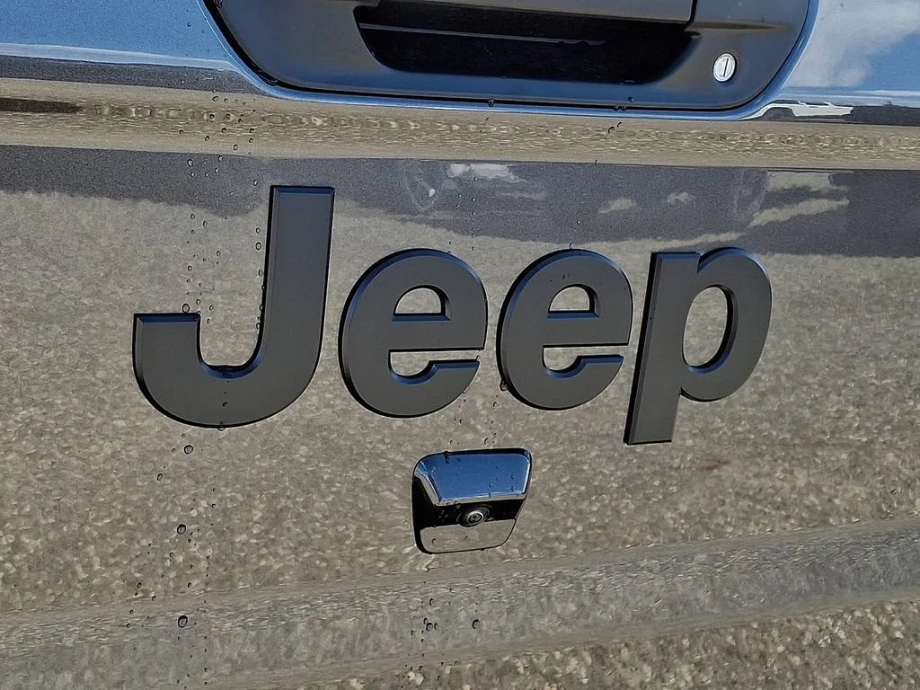 New 2026 Granite Crystal Metallic Clearcoat Jeep Sport S image 21