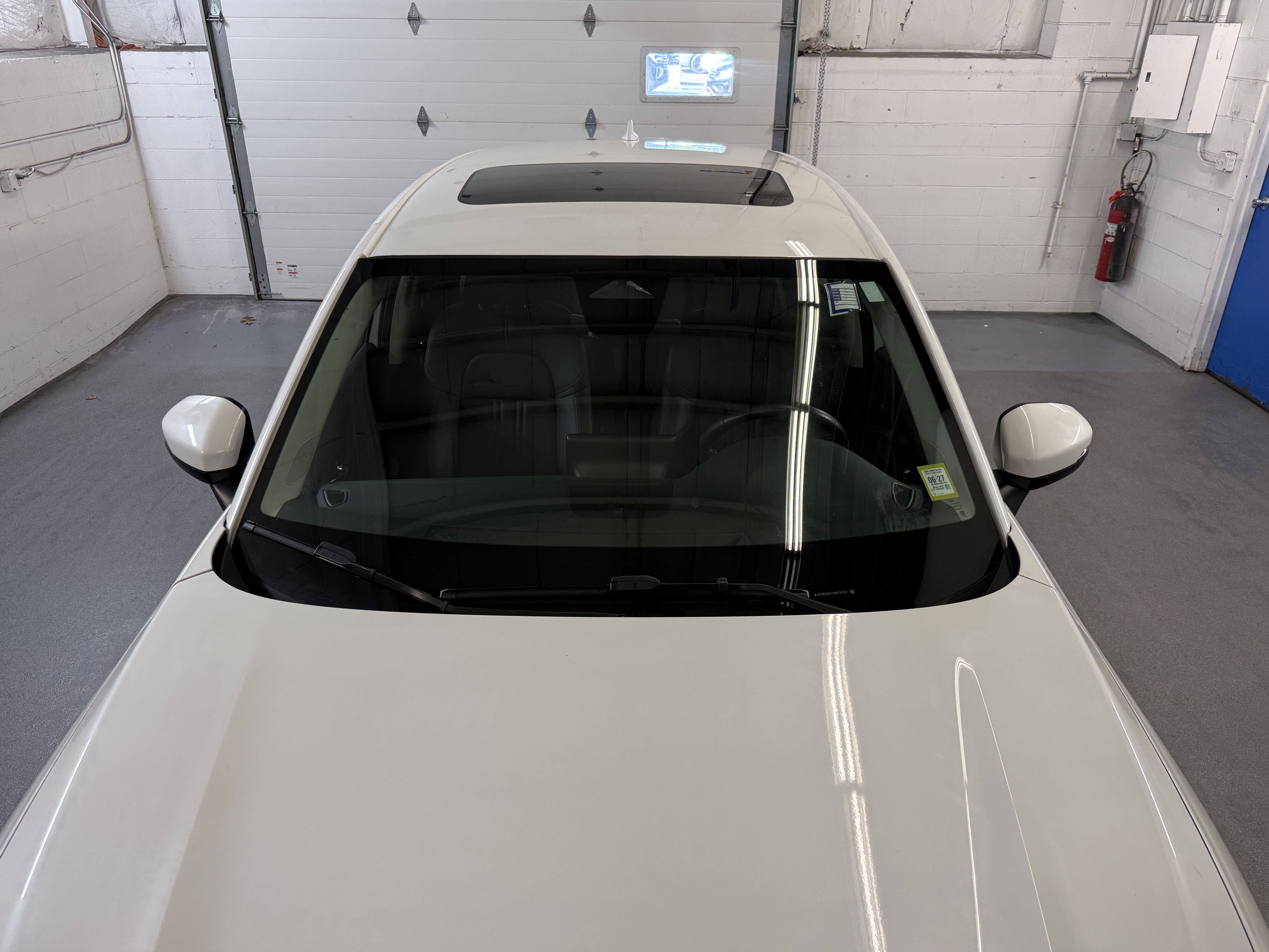 Used 2023 Platinum White Pearl Honda EX-L image 4