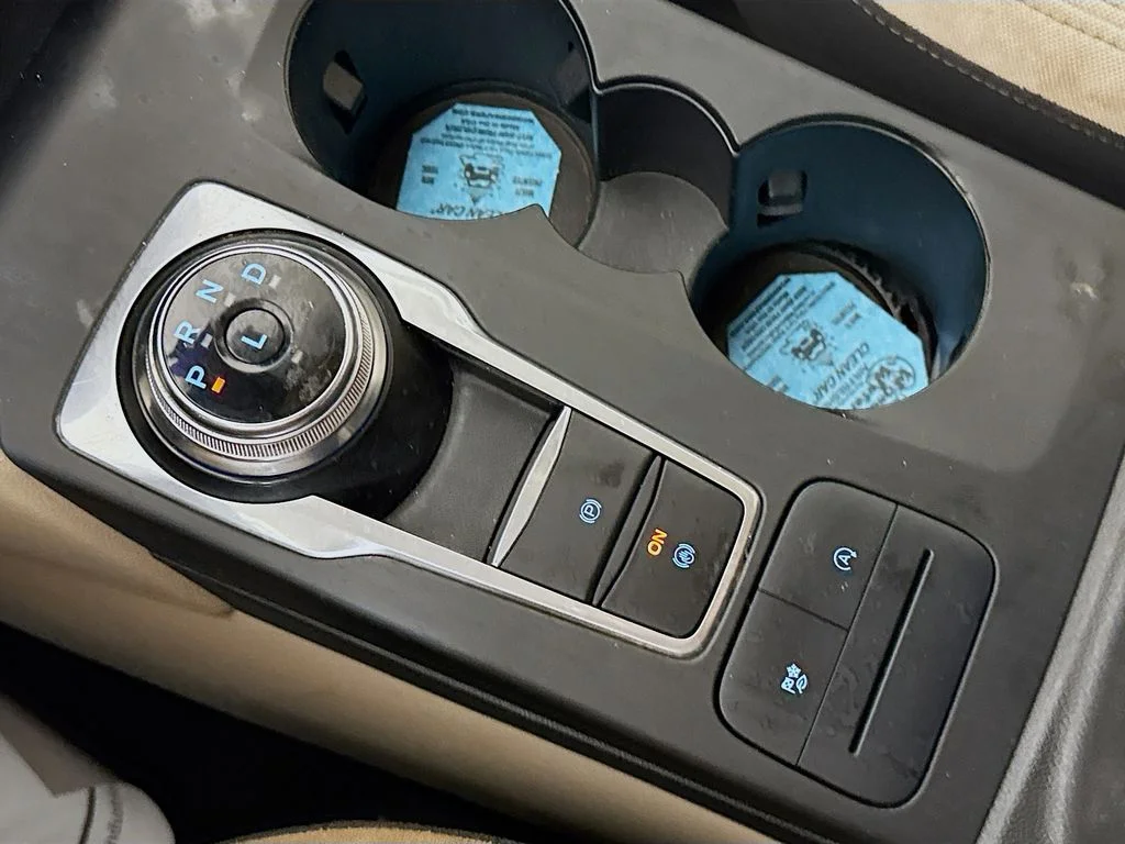 Used 2020 Black Ford SE image 19