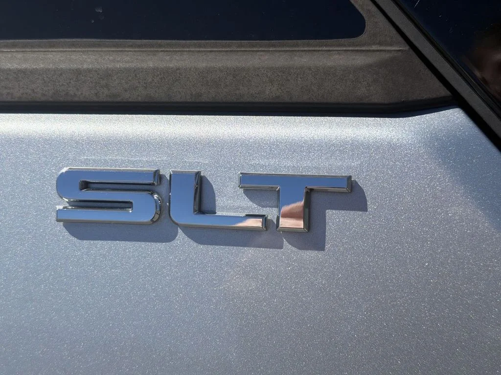 Used 2021 Silver GMC SLT image 31