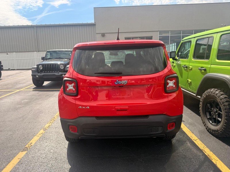 Used 2023 Colorado Red Clearcoat Jeep Latitude 4x4 image 6
