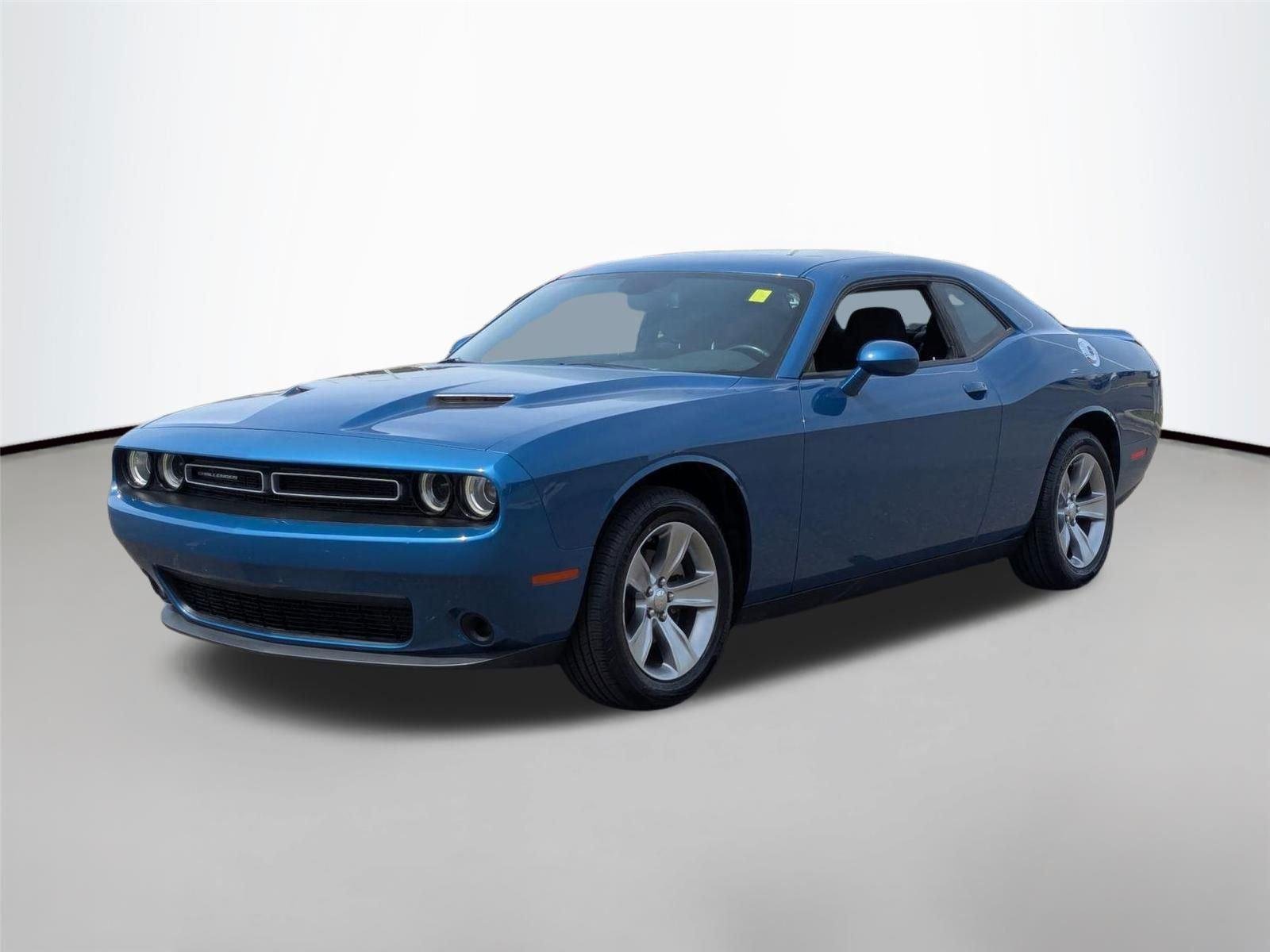 Used 2022 Frostbite Dodge SXT image 2