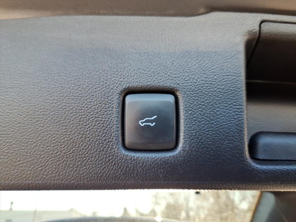 Used 2022 Carbonized Gray Ford SE image 12