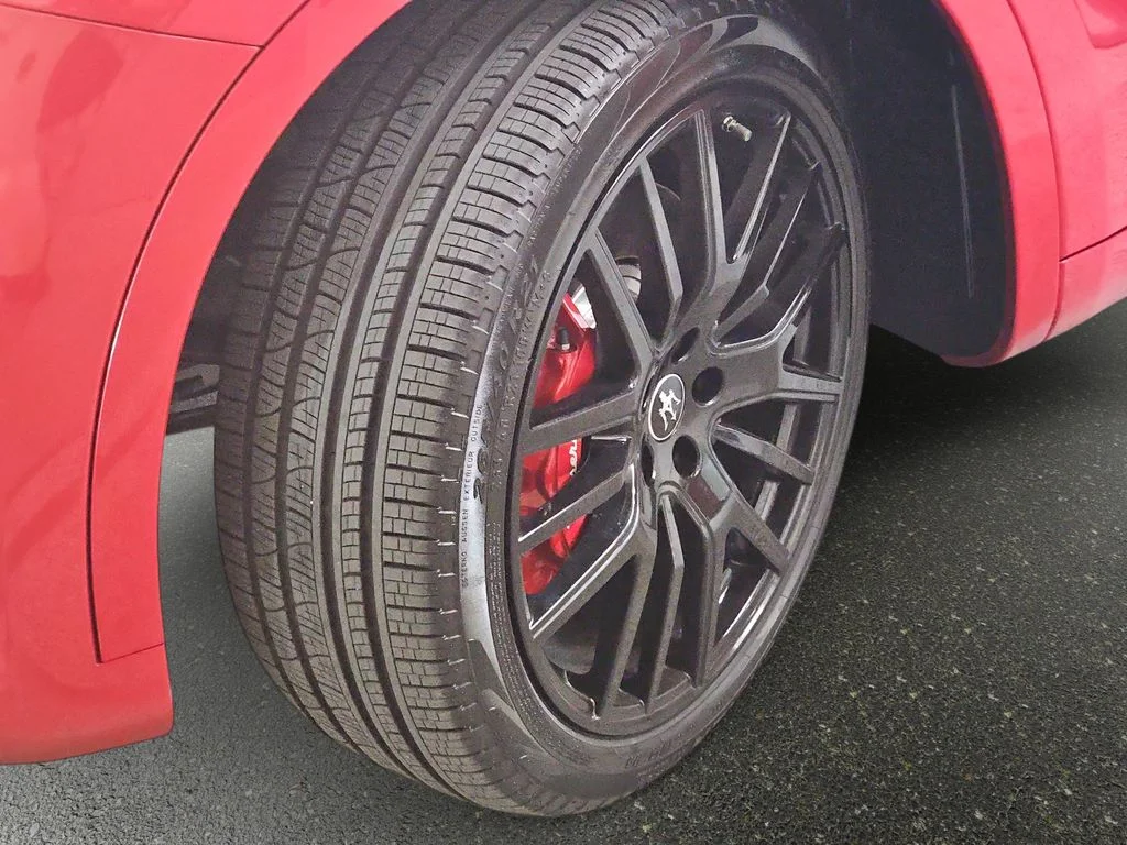 Used 2022 Red Maserati Modena image 33