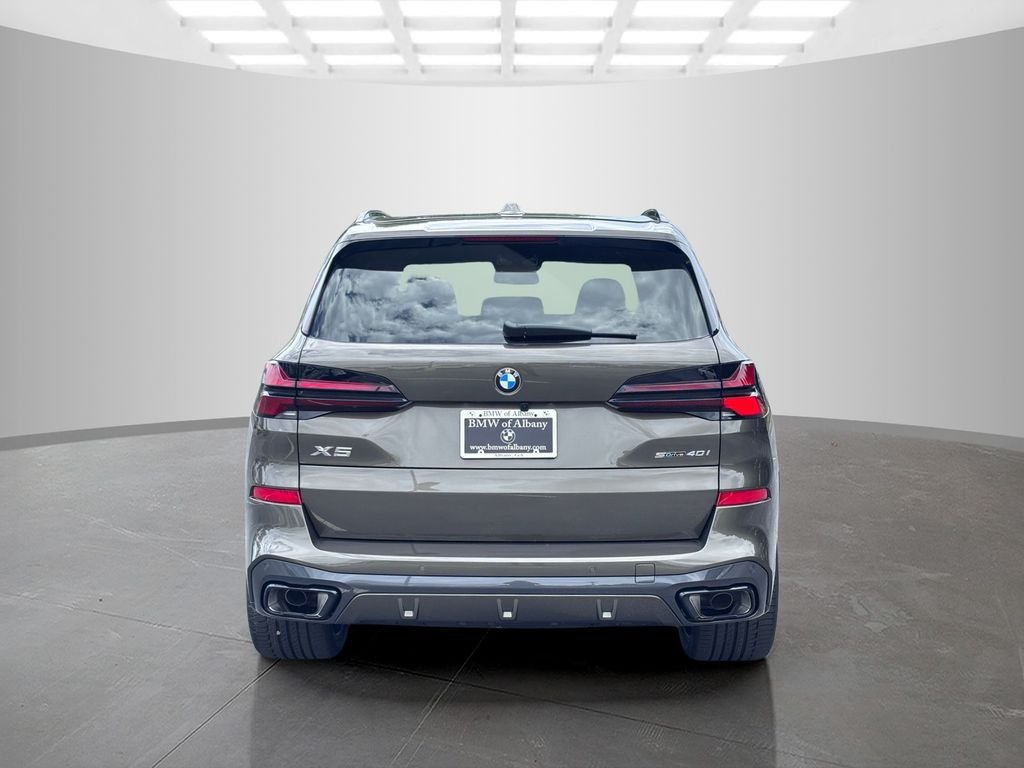New 2026 Manhattan Green Metallic BMW sDrive40i image 5