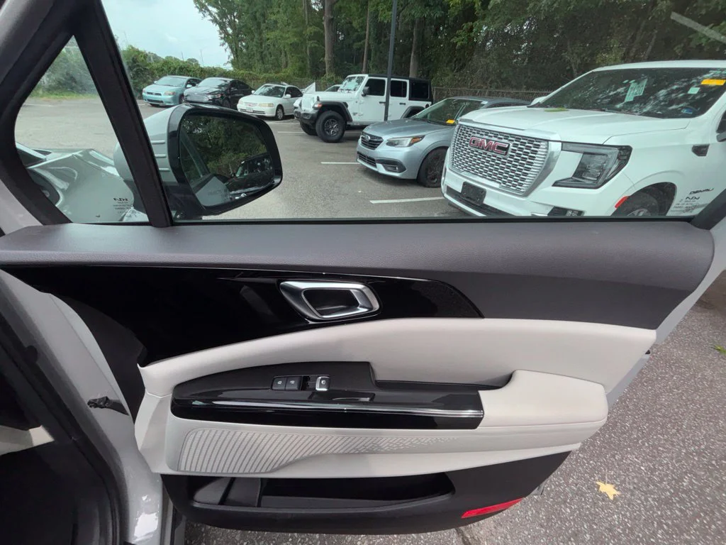 Used 2024 White Kia EX image 25