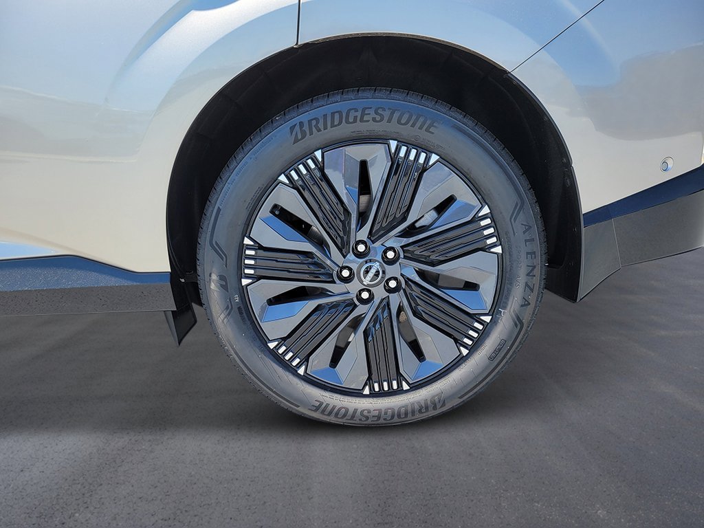 New 2026 Champagne Silver Metallic Nissan Platinum image 12
