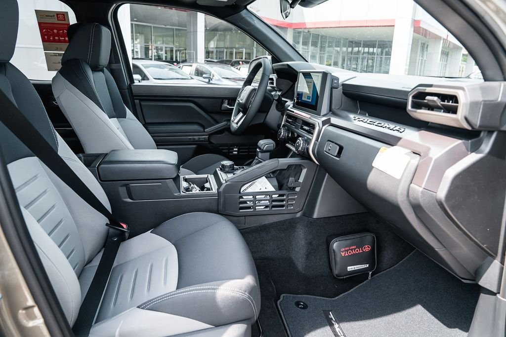 Used 2018 Magnetic Gray Metallic Toyota SR5 image 28