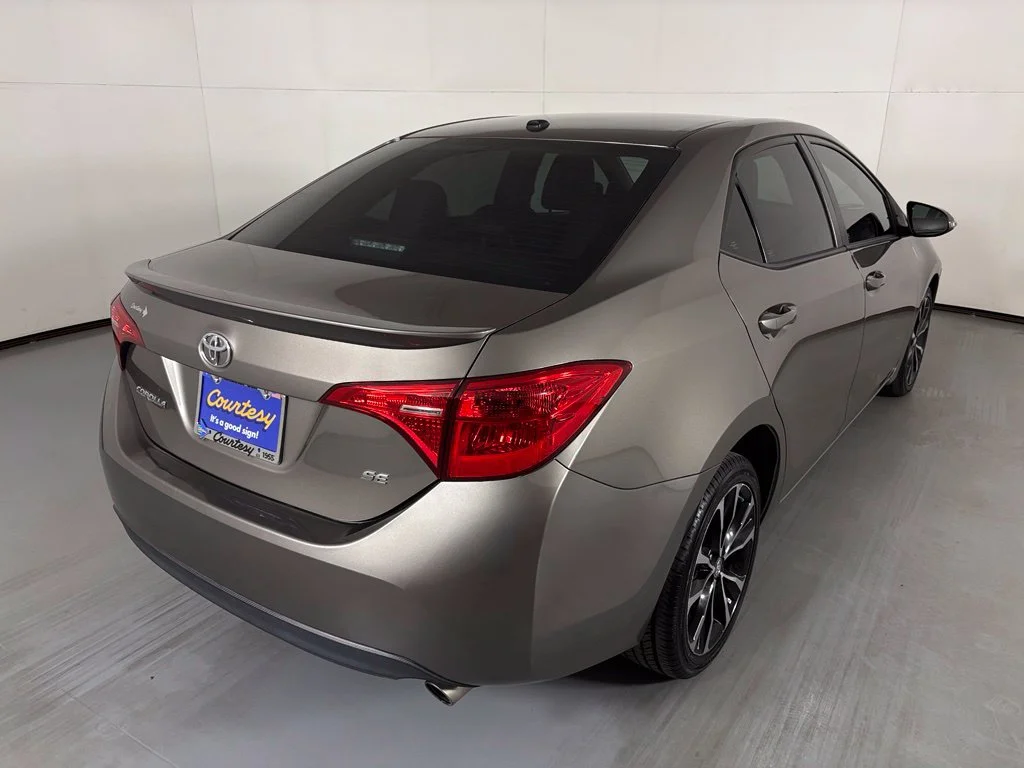 Used 2018 Gray Toyota SE image 8