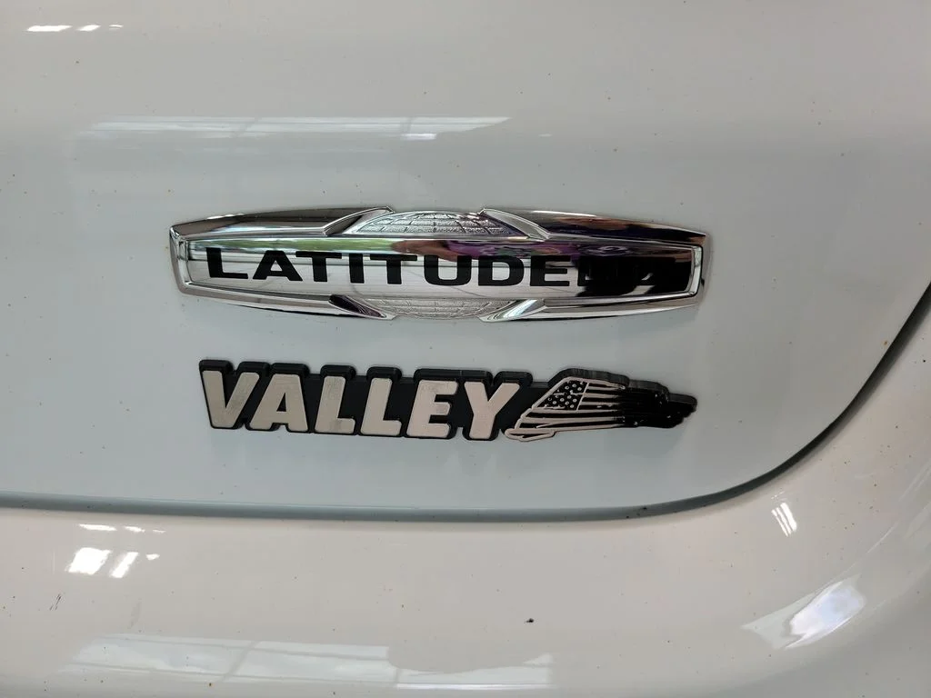 Used 2022 White Jeep Latitude Lux image 11