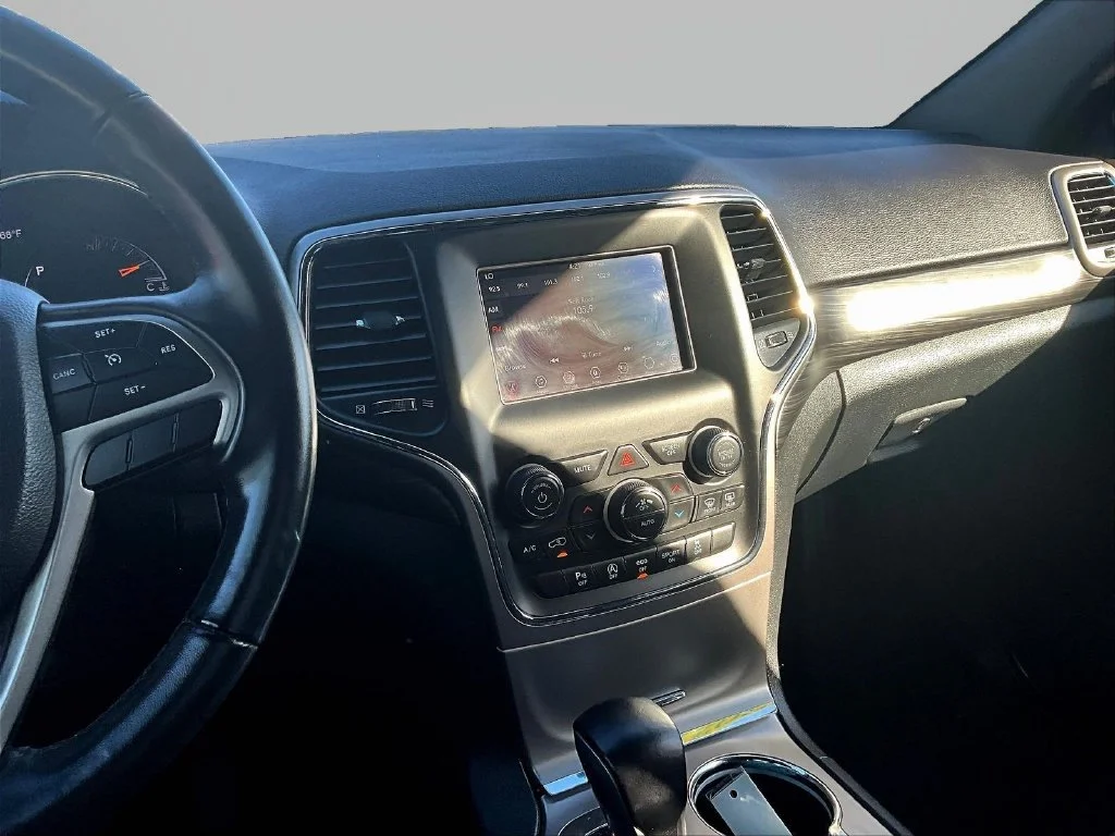 Used 2021 White Jeep Laredo E image 11