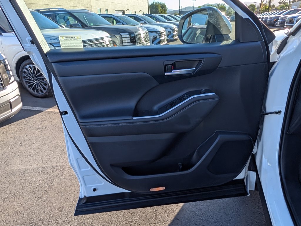 2022 Toyota Highlander XLE - Photo 17