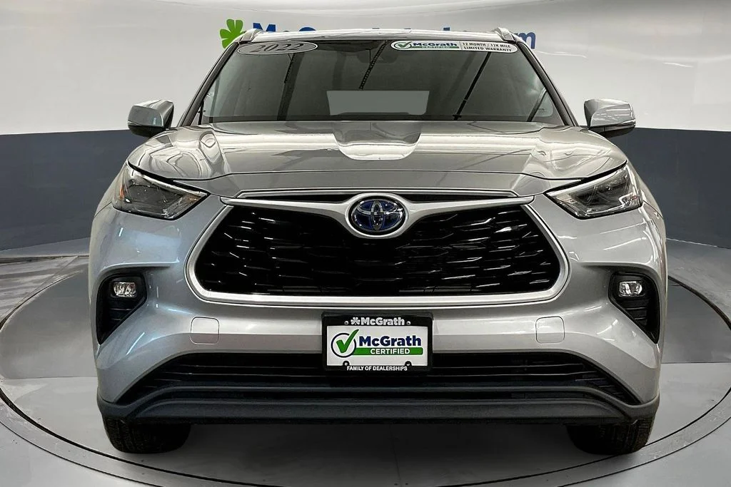 Used 2022 Silver Toyota XLE image 5