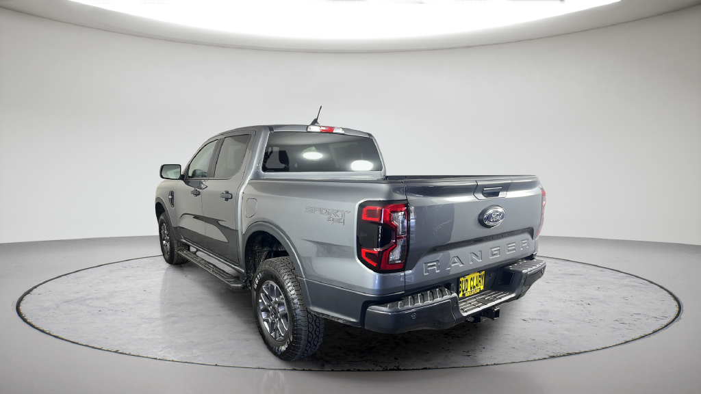 New 2026 Carbonized Gray Metallic Ford XLT image 11