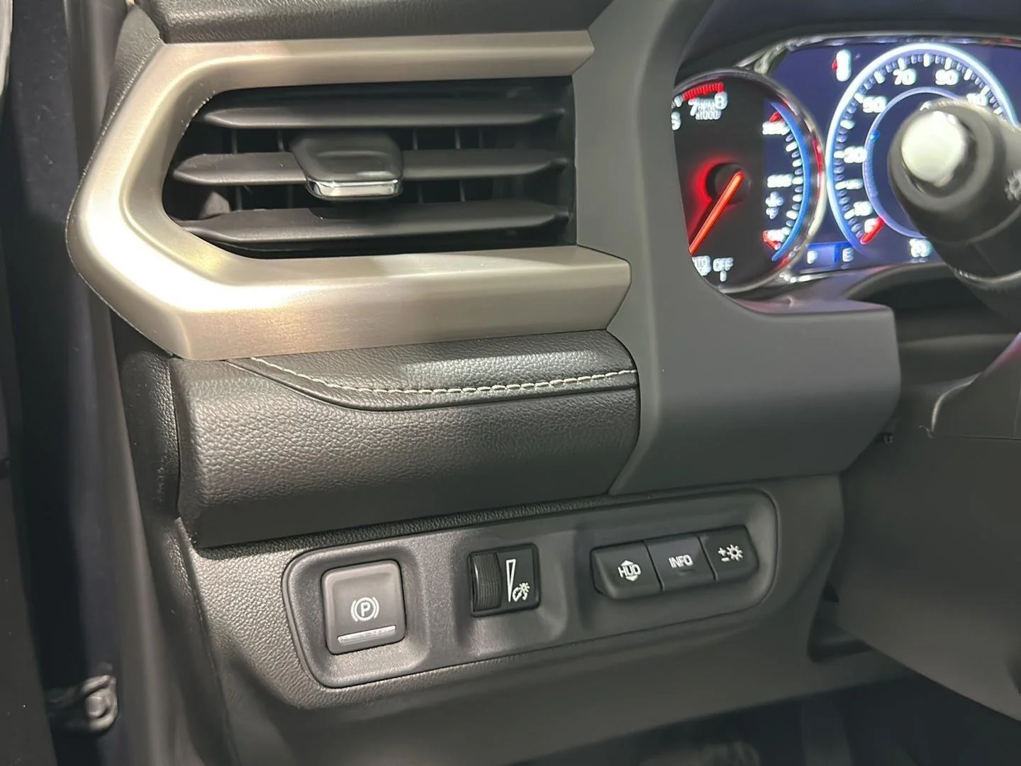 Used 2021 HUNTER METALLIC GMC Denali image 17