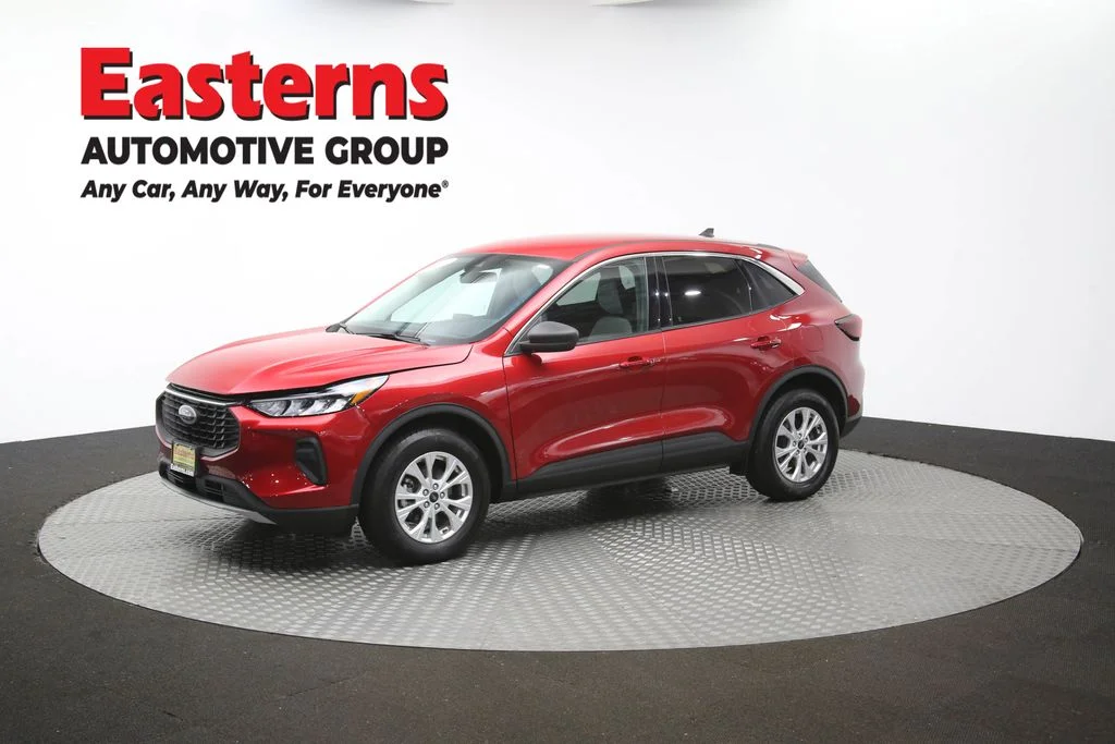 Used 2023 Red Ford Active image 57