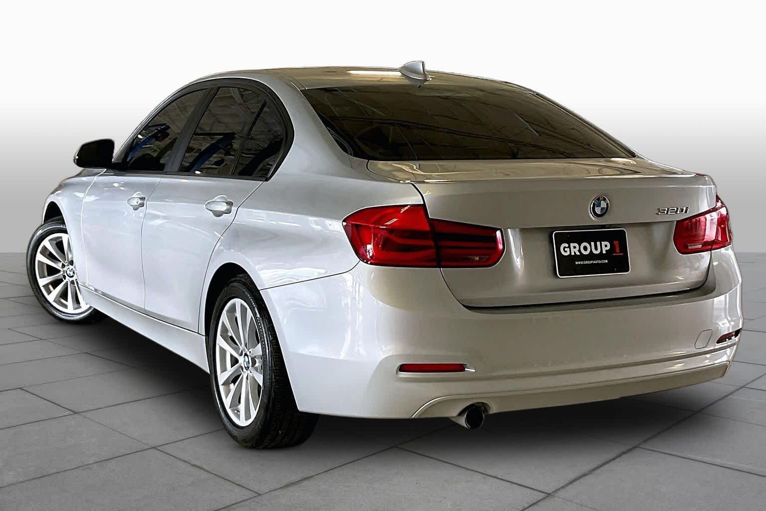 Used 2018 Glacier Silver Metallic BMW 320i image 11