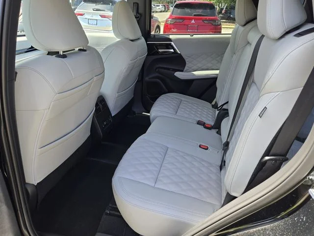 2025 Mitsubishi Outlander Plug-in Hybrid Platinum Edition - Photo 13