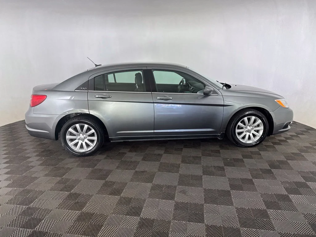 Used 2012 Gray Chrysler Touring image 4
