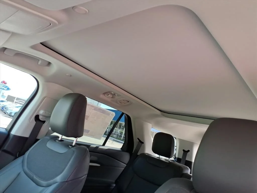 New 2026 Star White Metallic Tri-Coat Ford Active image 7