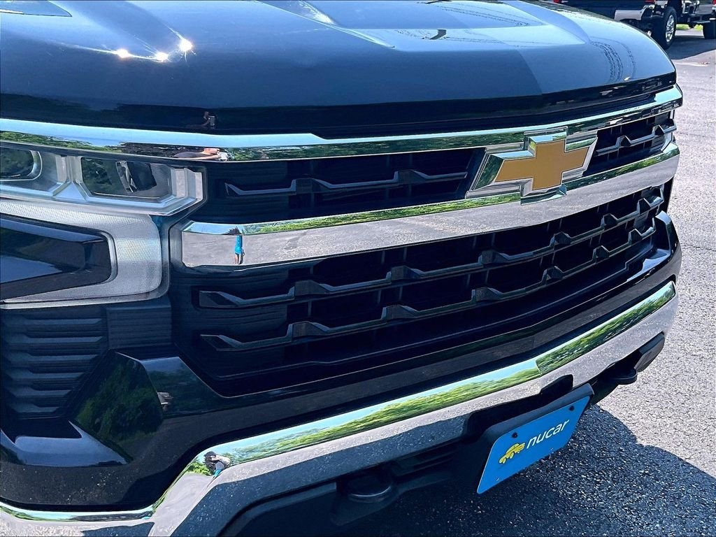 Used 2022 Black Chevrolet LT image 32