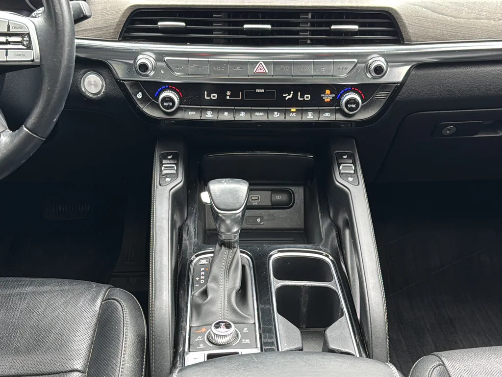 Used 2022 Black Kia EX image 37