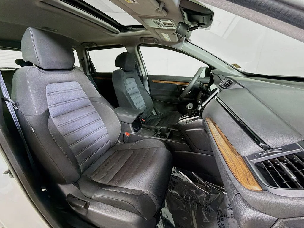 Used 2022 White Honda EX image 25