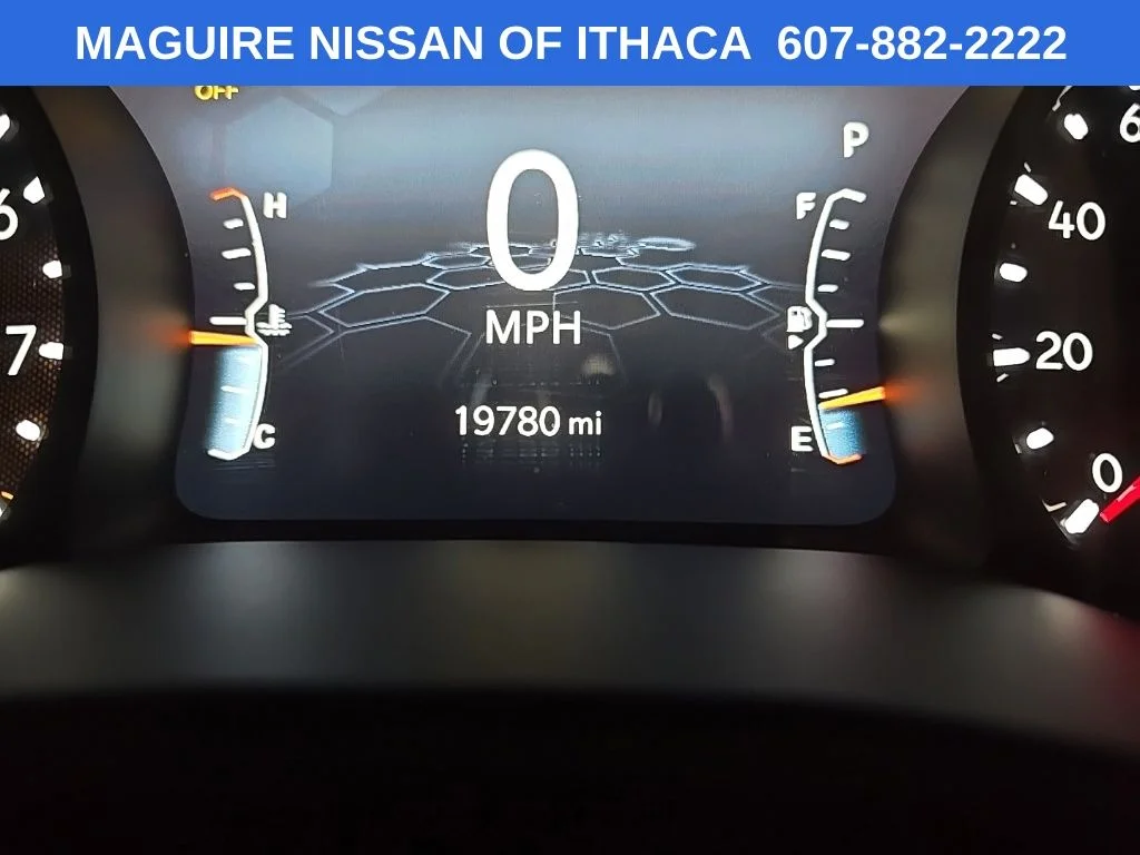 Used 2022 White Jeep Trailhawk image 22