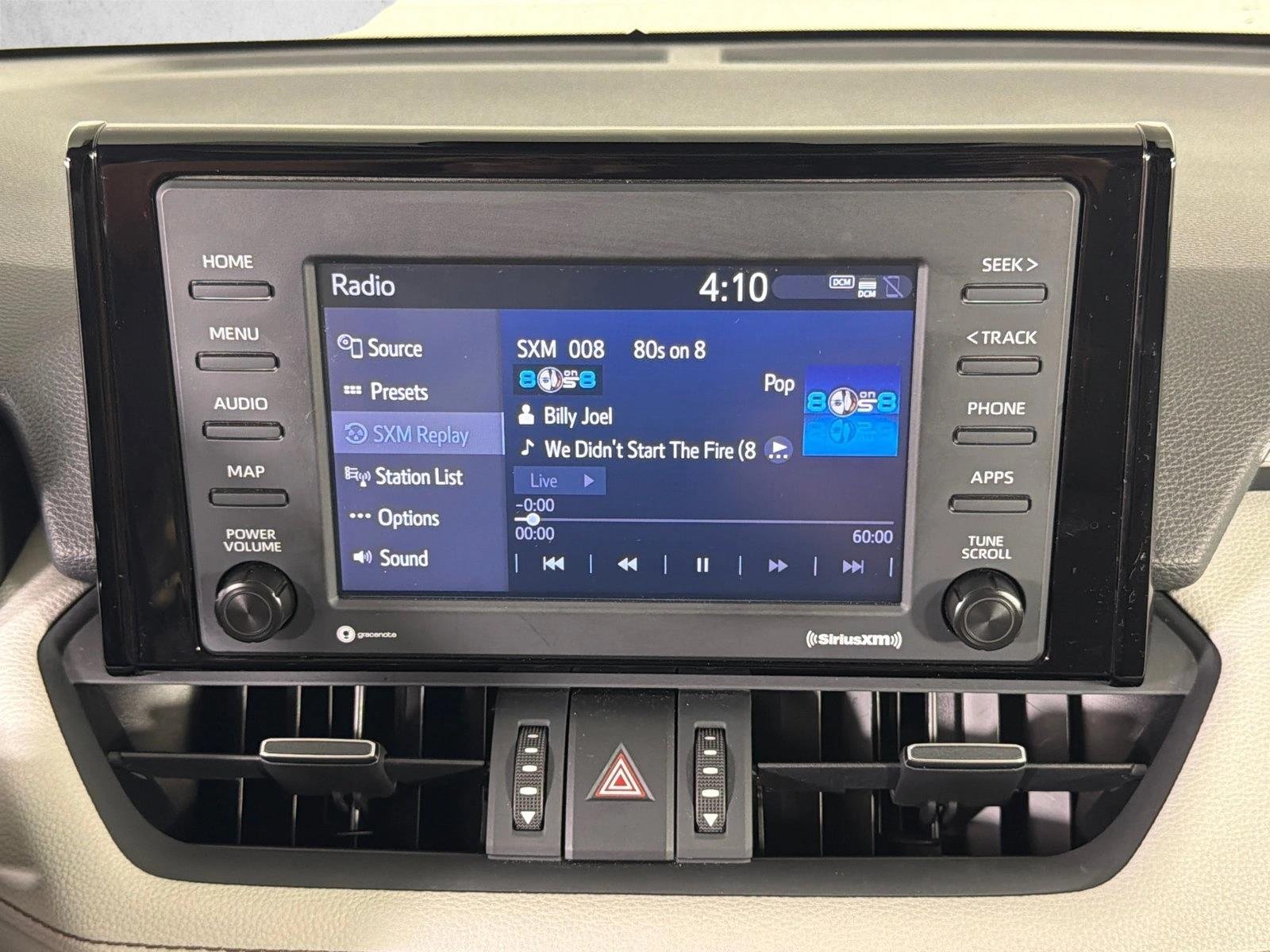 Used 2022  Toyota Hybrid XLE Premium image 30