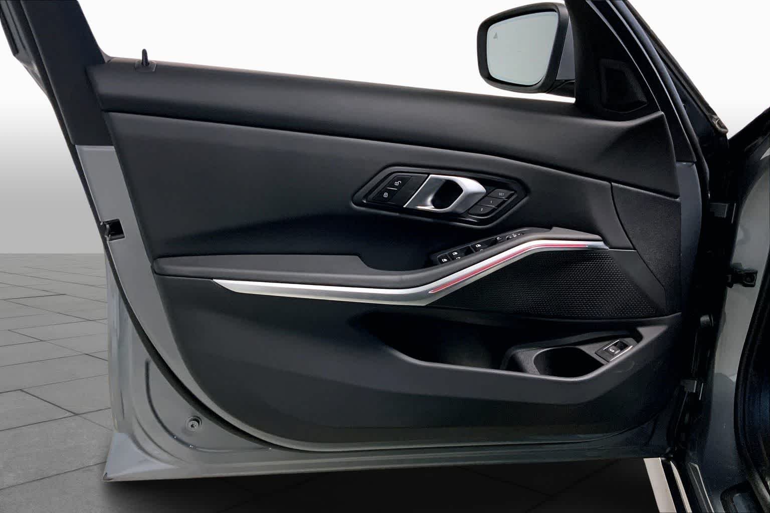 2025 BMW 3 Series 330i - Photo 10