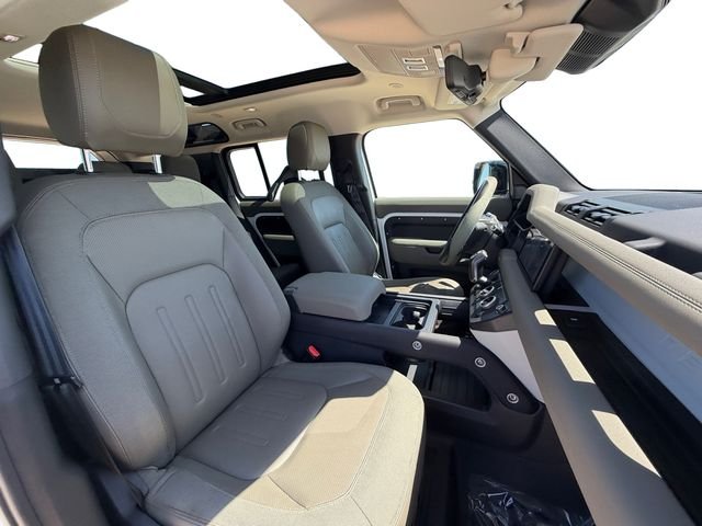 Used 2020 White Land Rover S image 16