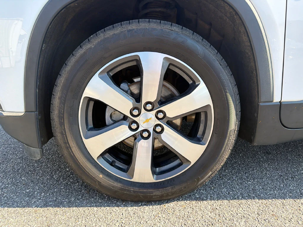 Used 2018 White Chevrolet 3LT image 11