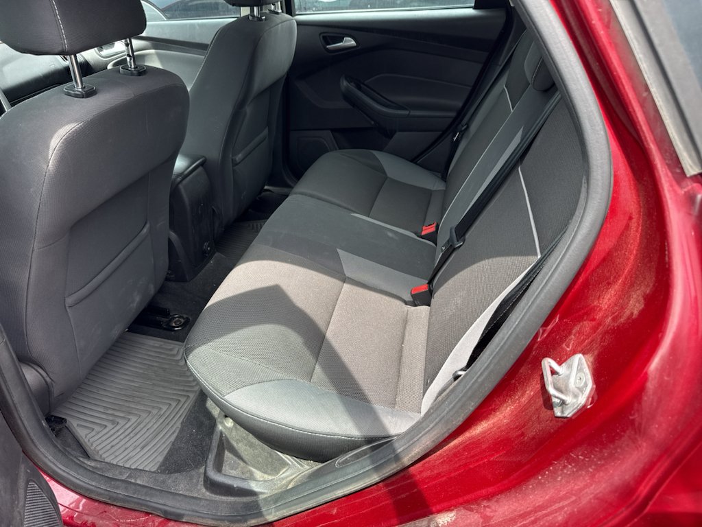 Used 2014 Maroon Ford SE image 9