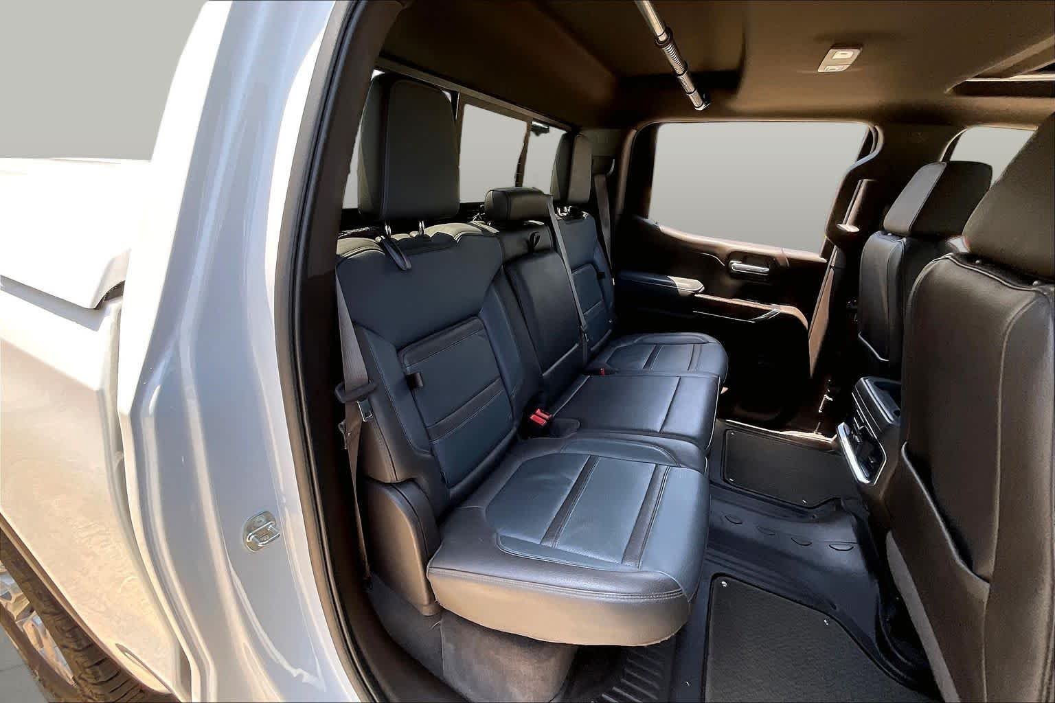 Used 2021 White Frost Tricoat GMC Denali image 19
