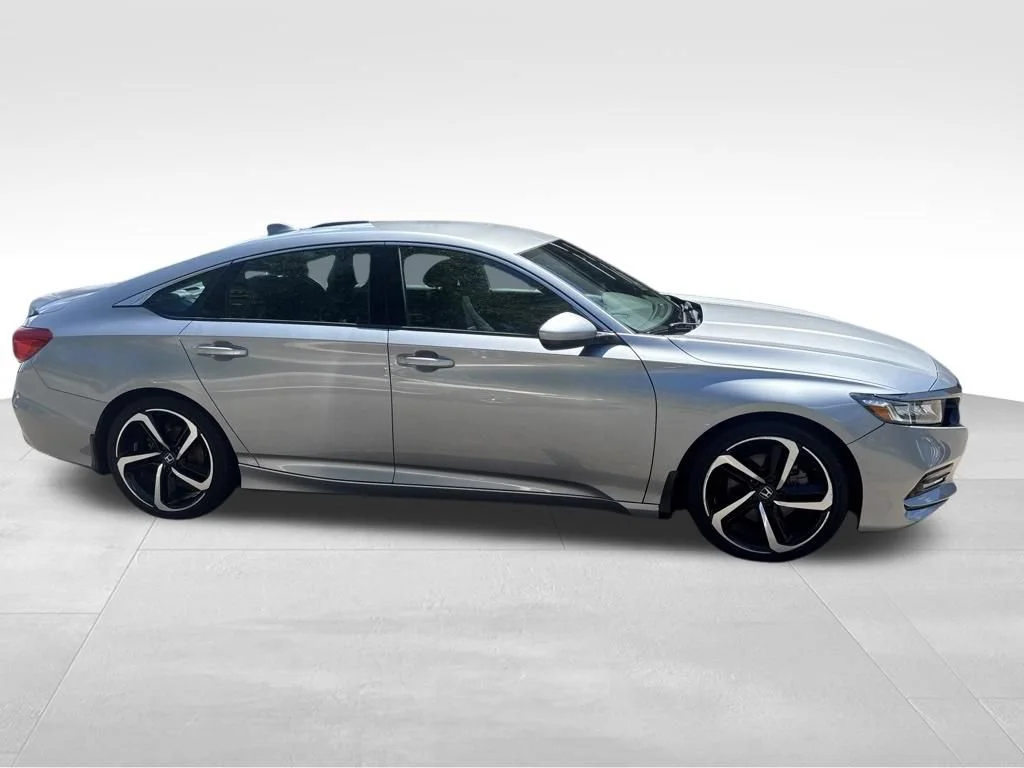 Used 2019  Honda Sport 1.5T image 7