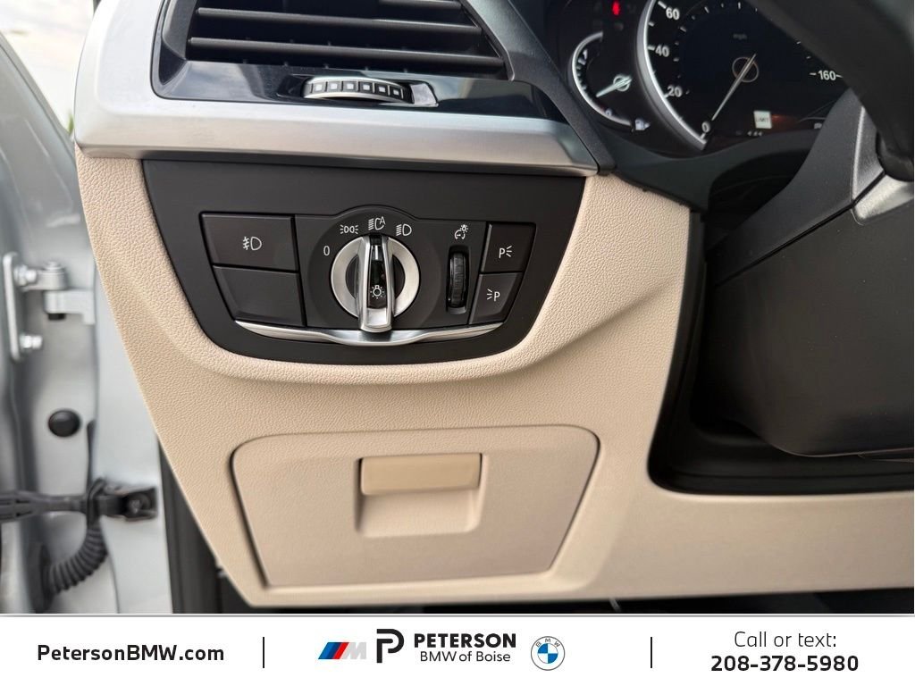 Used 2019 Silver BMW xDrive30i image 32