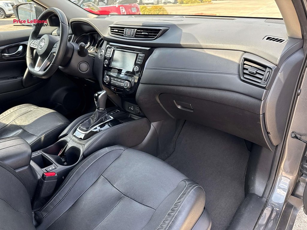 Used 2019 Gun Metallic Nissan SL image 13